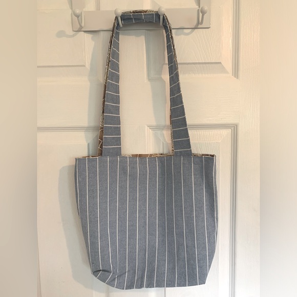 Reversible Tote Bag with removable pin brooch - Picture 4 of 10